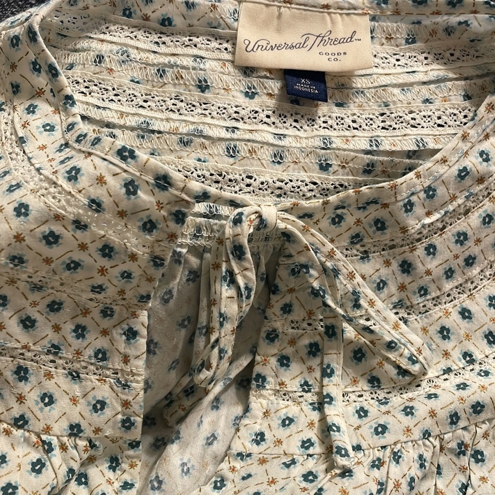 Women's Balloon Long Sleeve Poet Blouse - Universal Thread™ xs NWOT - Picture 7 of 8